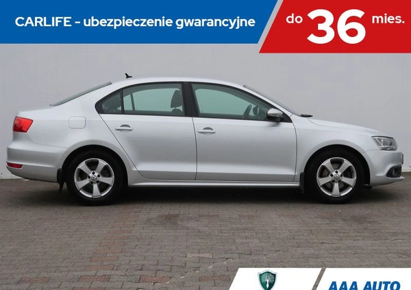 Volkswagen Jetta cena 33000 przebieg: 124570, rok produkcji 2012 z Sztum małe 121